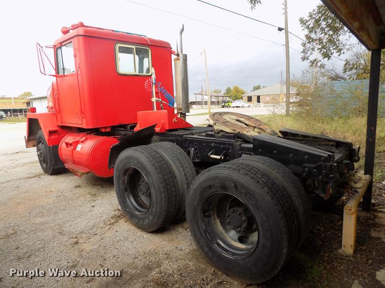 image for item DD3493 1983 Am General M-915-A1 semi truck