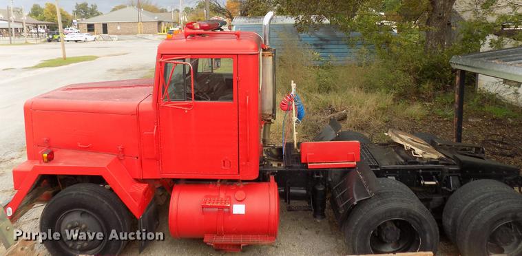 image for item DD3493 1983 Am General M-915-A1 semi truck