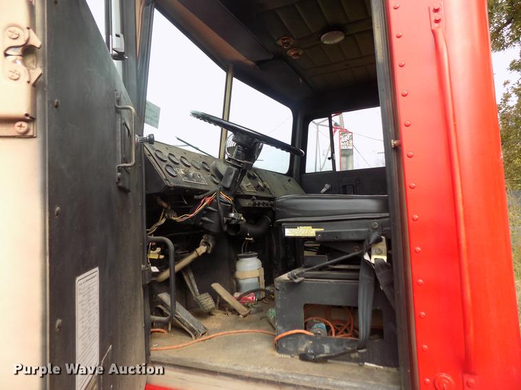 image for item DD3493 1983 Am General M-915-A1 semi truck