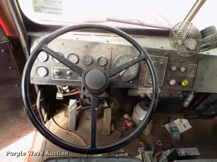 image for item DD3493 1983 Am General M-915-A1 semi truck