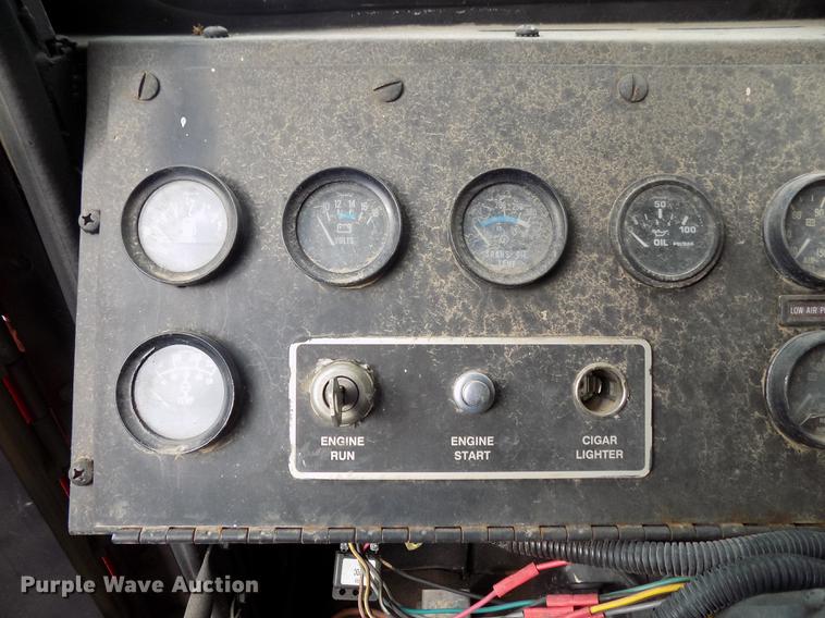 image for item DD3493 1983 Am General M-915-A1 semi truck