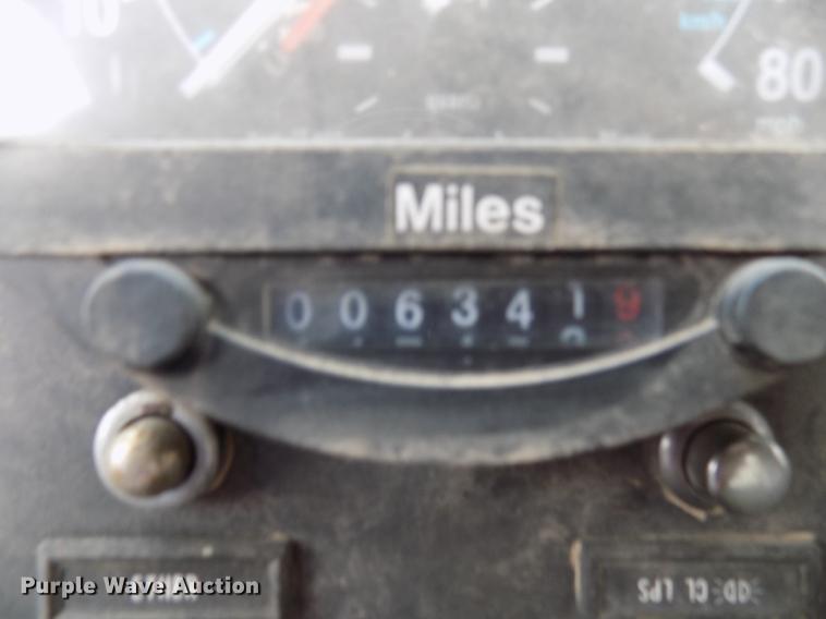 image for item DD3493 1983 Am General M-915-A1 semi truck