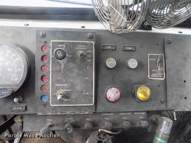 image for item DD3493 1983 Am General M-915-A1 semi truck