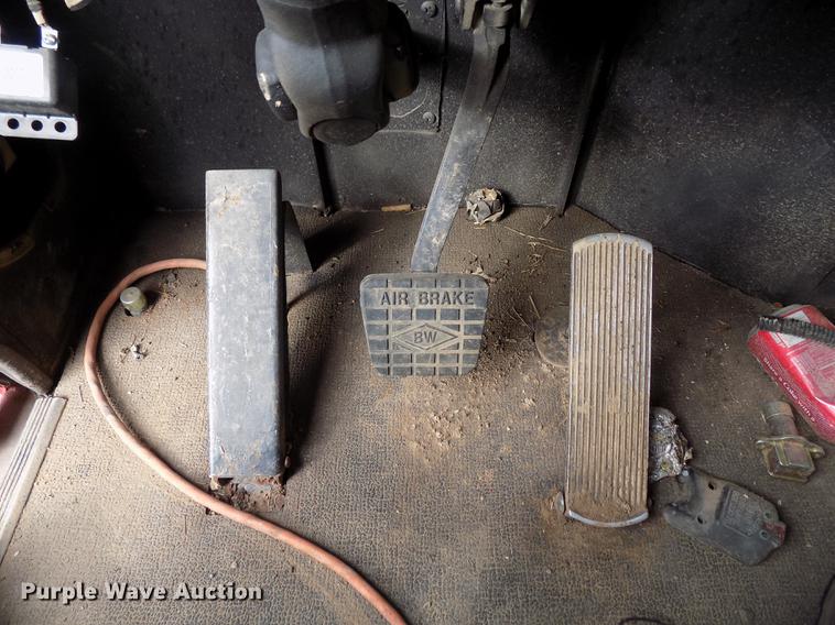 image for item DD3493 1983 Am General M-915-A1 semi truck