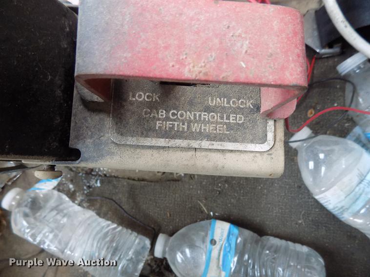 image for item DD3493 1983 Am General M-915-A1 semi truck