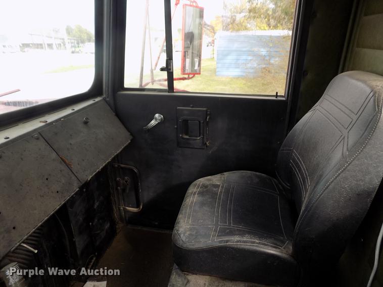 image for item DD3493 1983 Am General M-915-A1 semi truck