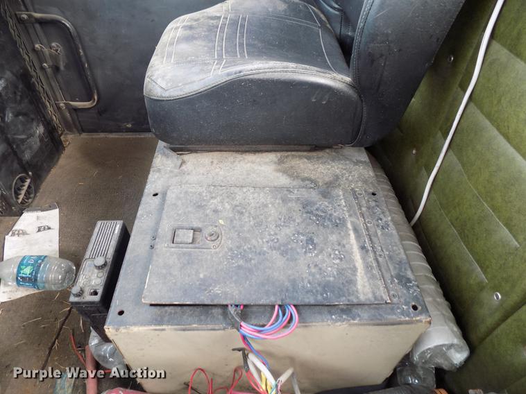 image for item DD3493 1983 Am General M-915-A1 semi truck