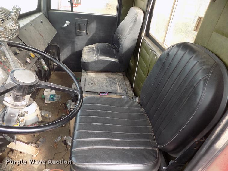 image for item DD3493 1983 Am General M-915-A1 semi truck