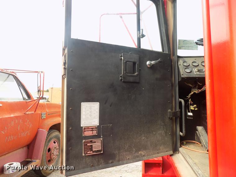 image for item DD3493 1983 Am General M-915-A1 semi truck