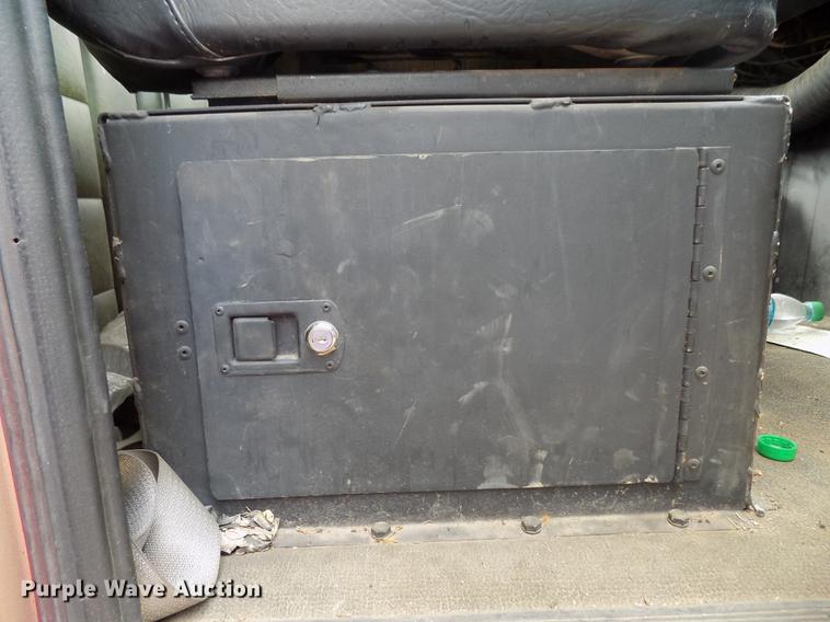 image for item DD3493 1983 Am General M-915-A1 semi truck