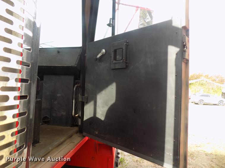 image for item DD3493 1983 Am General M-915-A1 semi truck