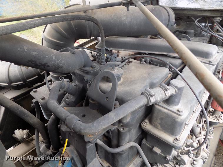 image for item DD3493 1983 Am General M-915-A1 semi truck