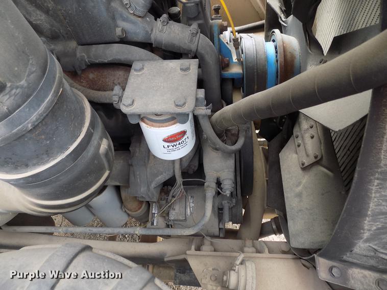 image for item DD3493 1983 Am General M-915-A1 semi truck