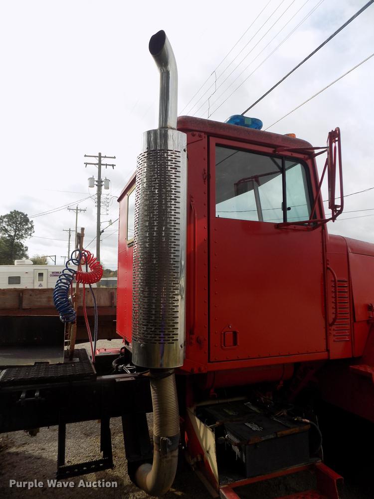 image for item DD3493 1983 Am General M-915-A1 semi truck