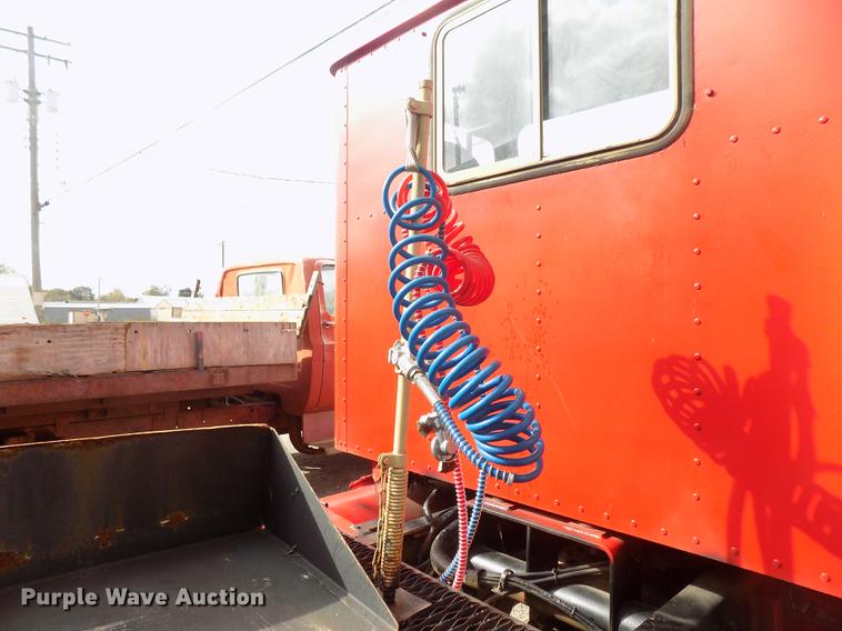 image for item DD3493 1983 Am General M-915-A1 semi truck