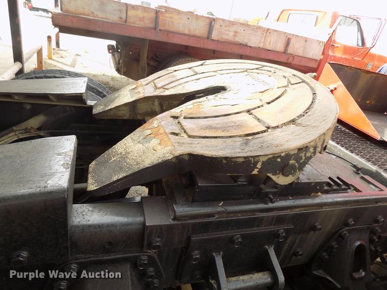 image for item DD3493 1983 Am General M-915-A1 semi truck