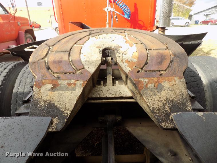 image for item DD3493 1983 Am General M-915-A1 semi truck