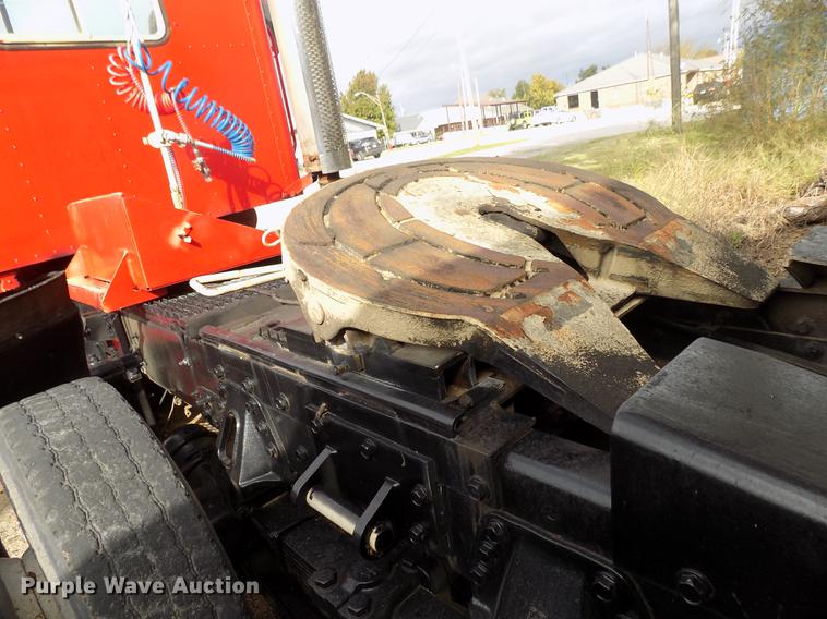 image for item DD3493 1983 Am General M-915-A1 semi truck