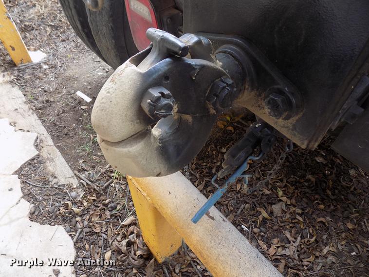 image for item DD3493 1983 Am General M-915-A1 semi truck