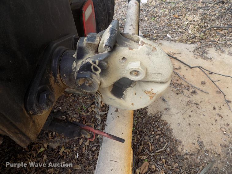 image for item DD3493 1983 Am General M-915-A1 semi truck