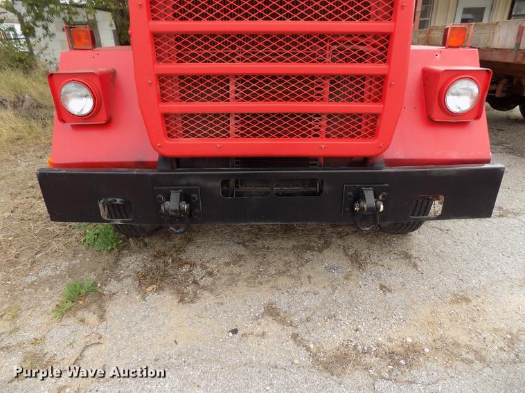 image for item DD3493 1983 Am General M-915-A1 semi truck