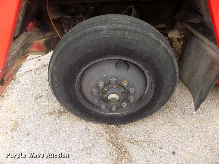 image for item DD3493 1983 Am General M-915-A1 semi truck