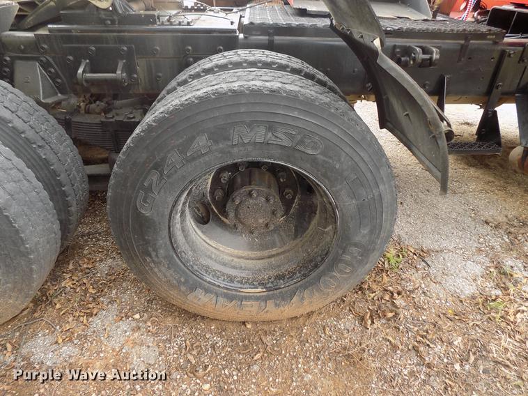 image for item DD3493 1983 Am General M-915-A1 semi truck