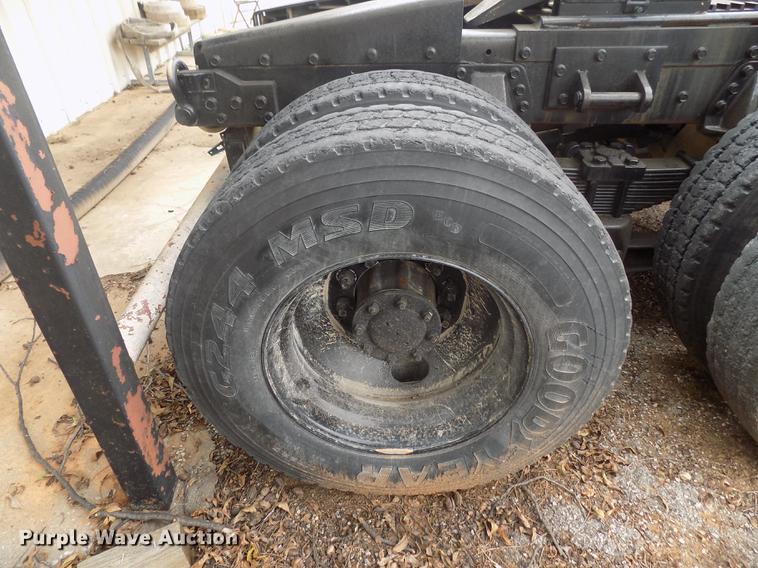 image for item DD3493 1983 Am General M-915-A1 semi truck