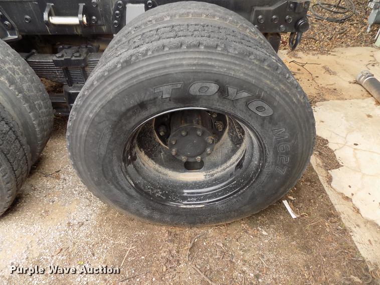 image for item DD3493 1983 Am General M-915-A1 semi truck