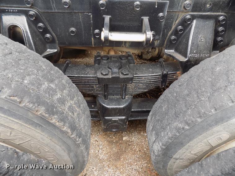 image for item DD3493 1983 Am General M-915-A1 semi truck