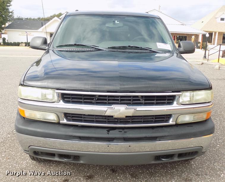 image for item DD3495 2004 Chevrolet Suburban 1500 SUV