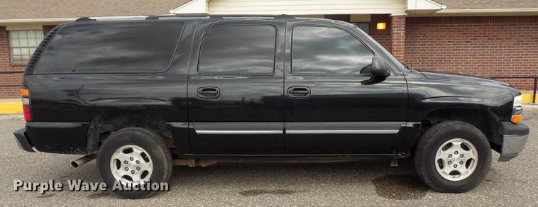 image for item DD3495 2004 Chevrolet Suburban 1500 SUV