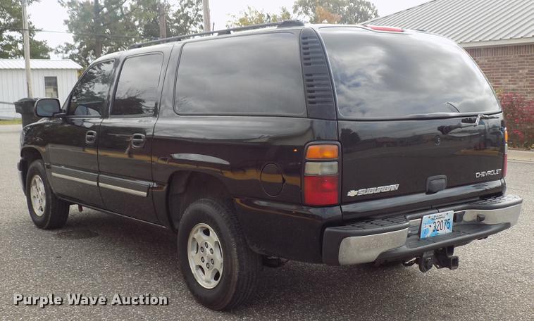 image for item DD3495 2004 Chevrolet Suburban 1500 SUV