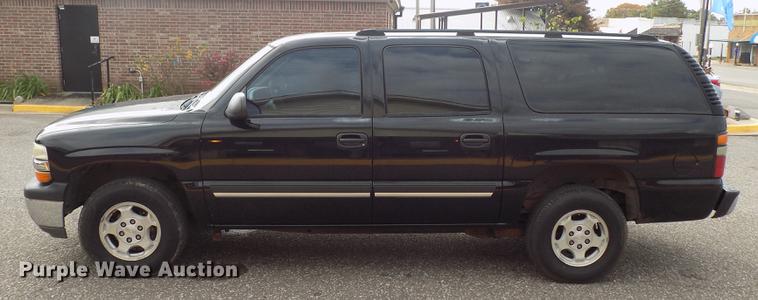 image for item DD3495 2004 Chevrolet Suburban 1500 SUV