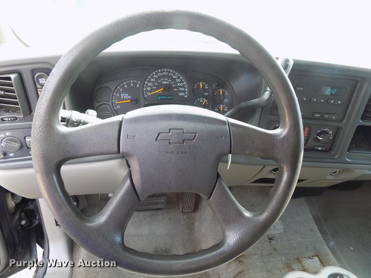 image for item DD3495 2004 Chevrolet Suburban 1500 SUV