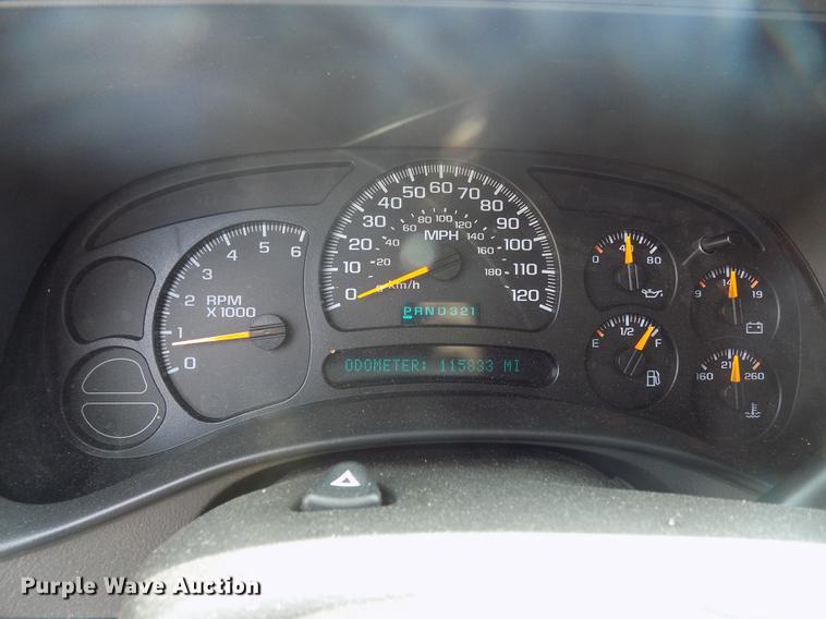 image for item DD3495 2004 Chevrolet Suburban 1500 SUV