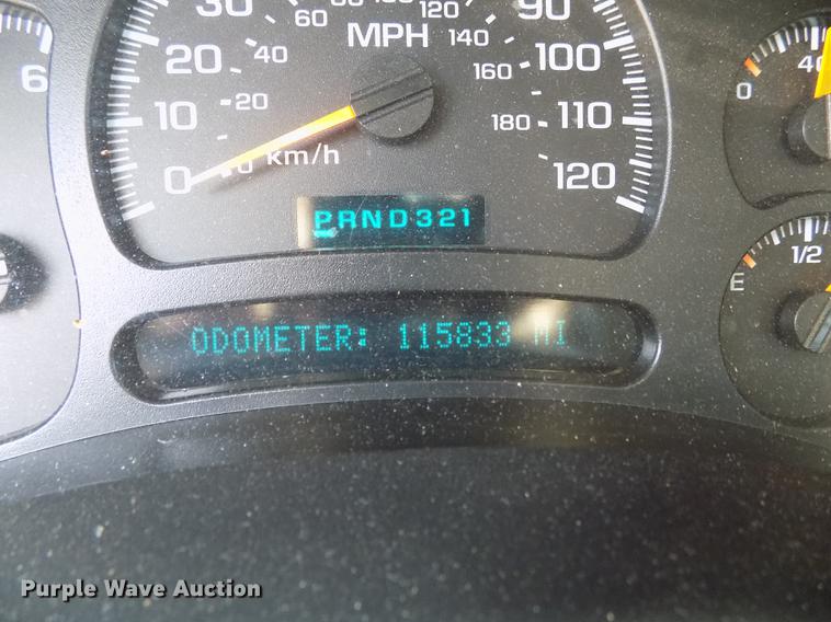 image for item DD3495 2004 Chevrolet Suburban 1500 SUV