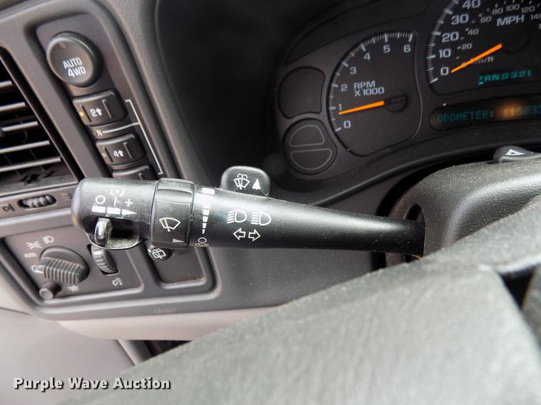 image for item DD3495 2004 Chevrolet Suburban 1500 SUV