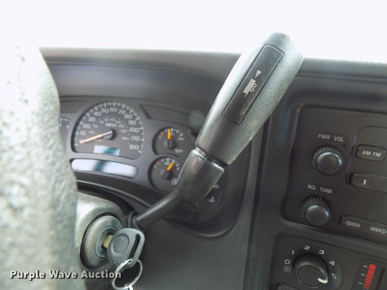 image for item DD3495 2004 Chevrolet Suburban 1500 SUV