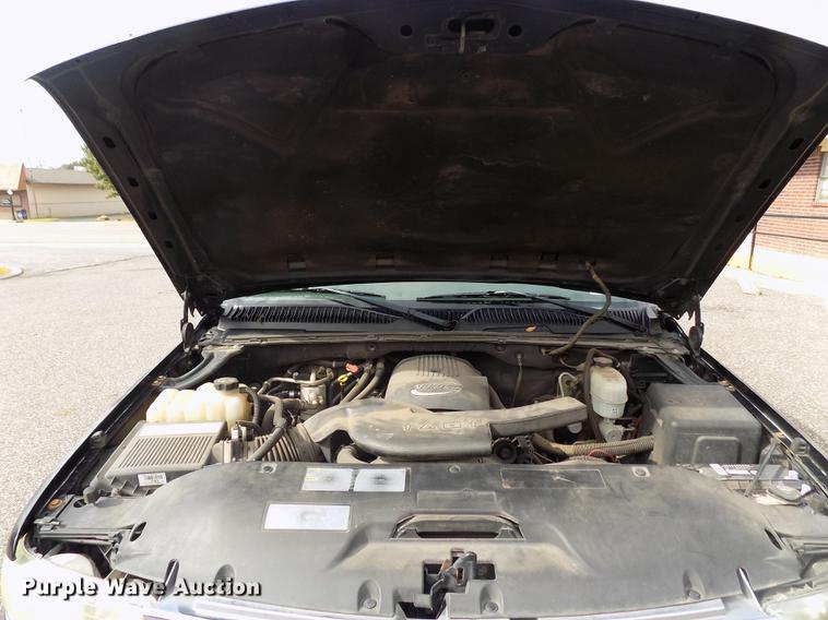 image for item DD3495 2004 Chevrolet Suburban 1500 SUV