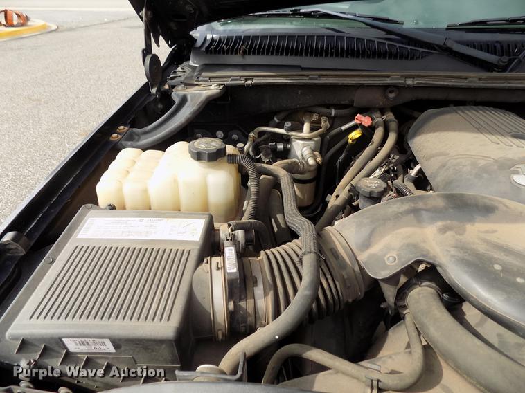 image for item DD3495 2004 Chevrolet Suburban 1500 SUV