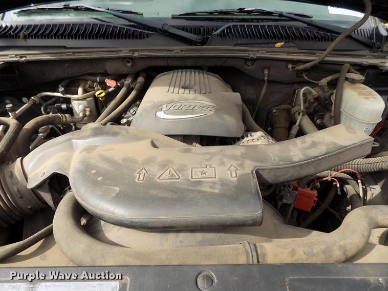 image for item DD3495 2004 Chevrolet Suburban 1500 SUV