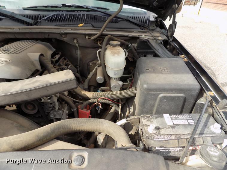 image for item DD3495 2004 Chevrolet Suburban 1500 SUV