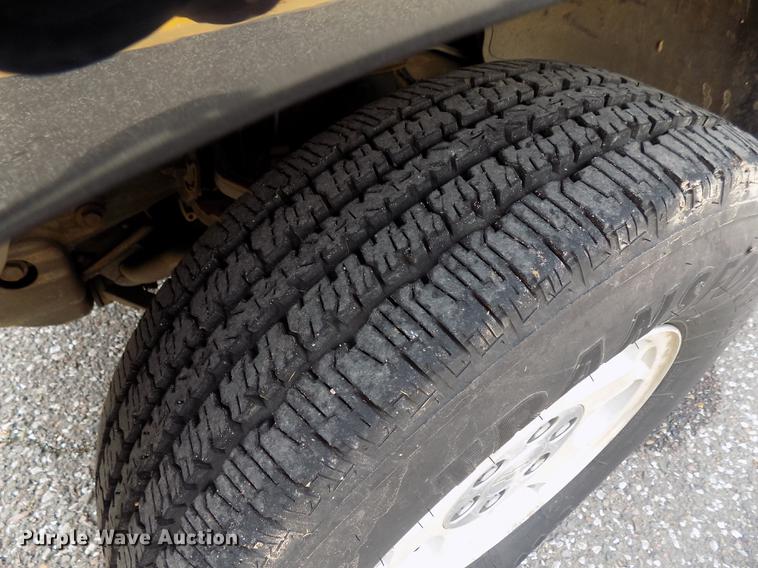 image for item DD3495 2004 Chevrolet Suburban 1500 SUV