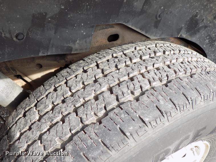 image for item DD3495 2004 Chevrolet Suburban 1500 SUV