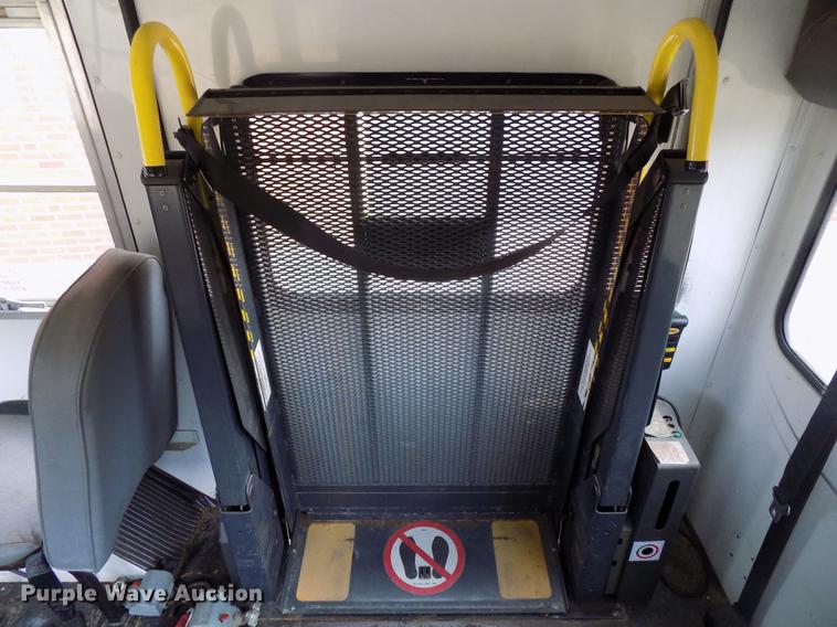 image for item DD3497 1994 Ford Econoline E350 school bus