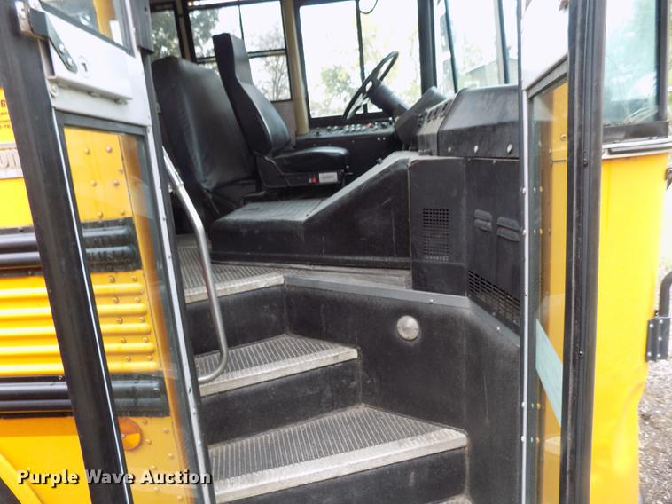 image for item DD3498 2001 Thomas Built Saf-T-Liner MVP EF school bus