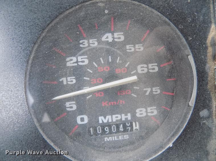 image for item DD3498 2001 Thomas Built Saf-T-Liner MVP EF school bus