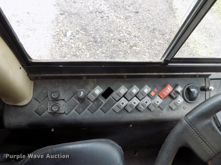 image for item DD3498 2001 Thomas Built Saf-T-Liner MVP EF school bus