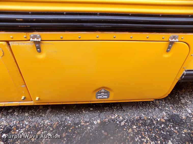 image for item DD3498 2001 Thomas Built Saf-T-Liner MVP EF school bus